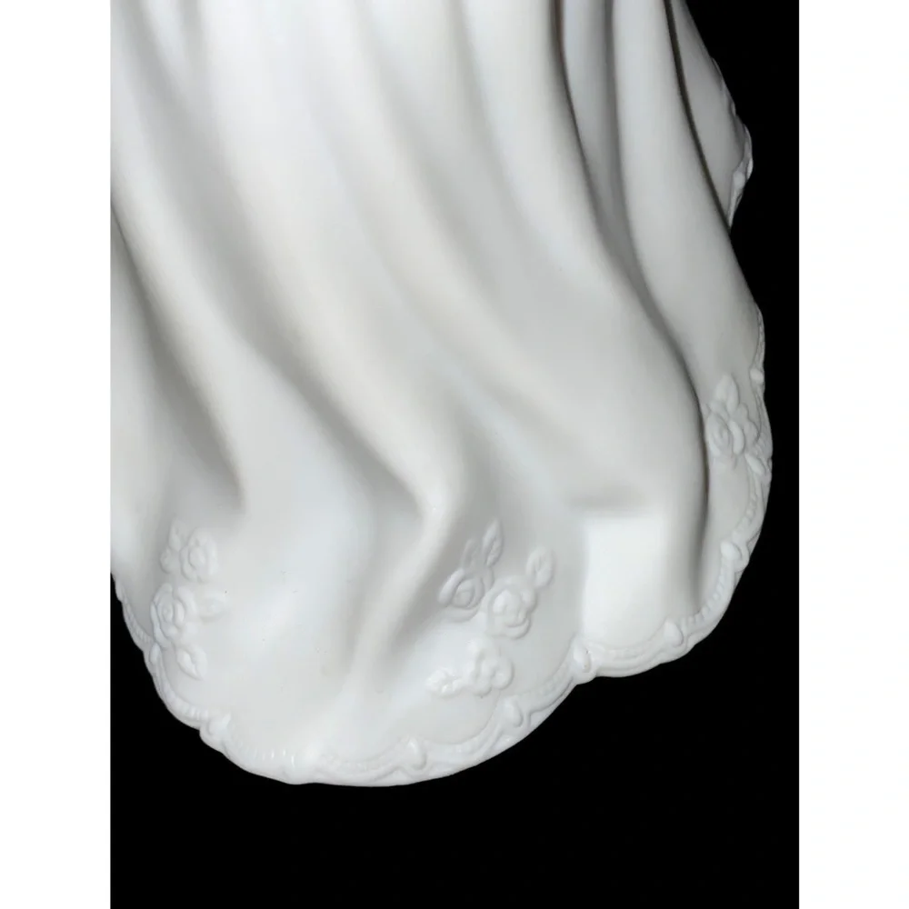 Avon 1986 Hand Painted Porcelain Figurine “A Summer Bride” & Trinket Box